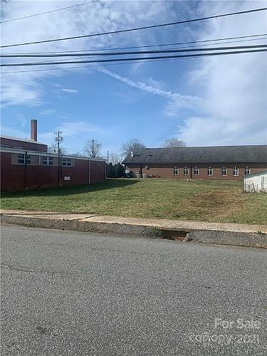 1st image of 403 W Main Ave