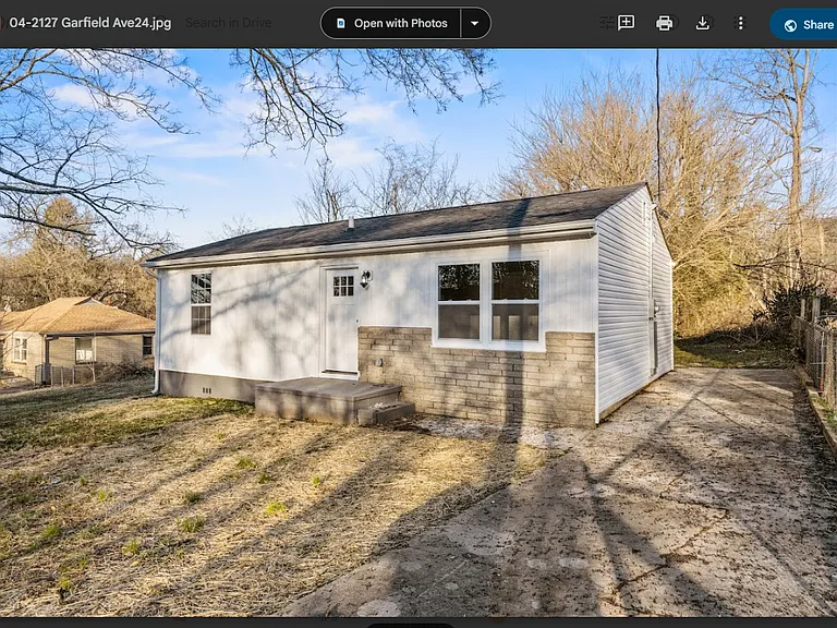 2127 Garfield Ave — Photo 2