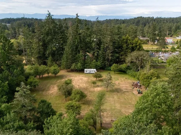 485 Beaver Lake Rd, Saanich, BC V9E 2J7