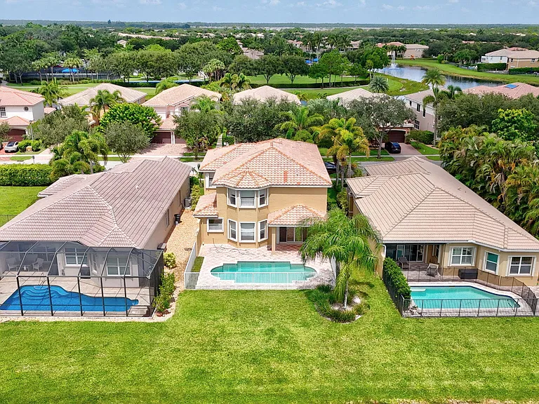 8326 Emerald Winds Cir — Photo 58