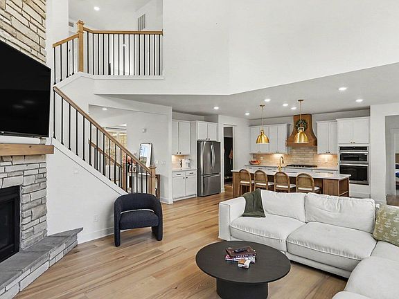 5th image of 22843 Martin Rd