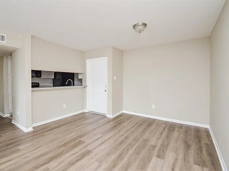 3075 Walnut Bend Ln #23 — Photo 5