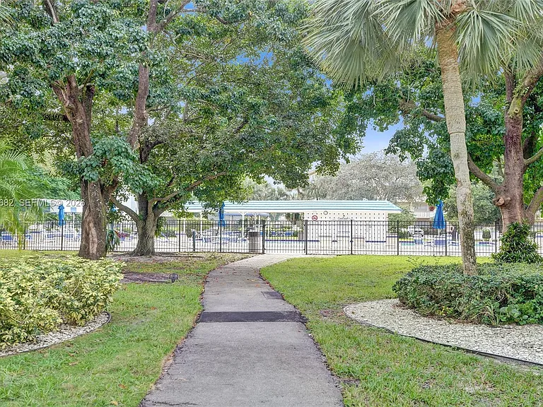 3001 Portofino Isle #K2 — Photo 37