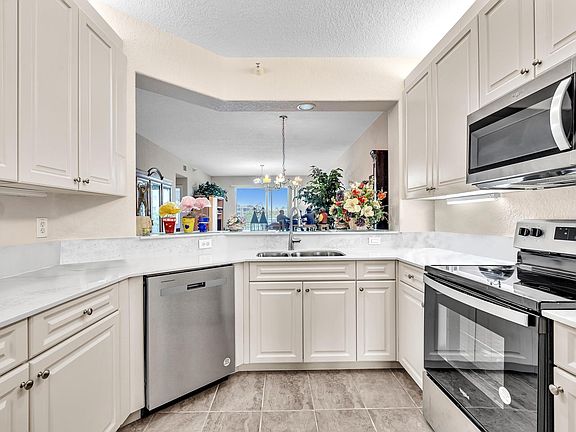 4th image of 7715 Southampton Terrace #211