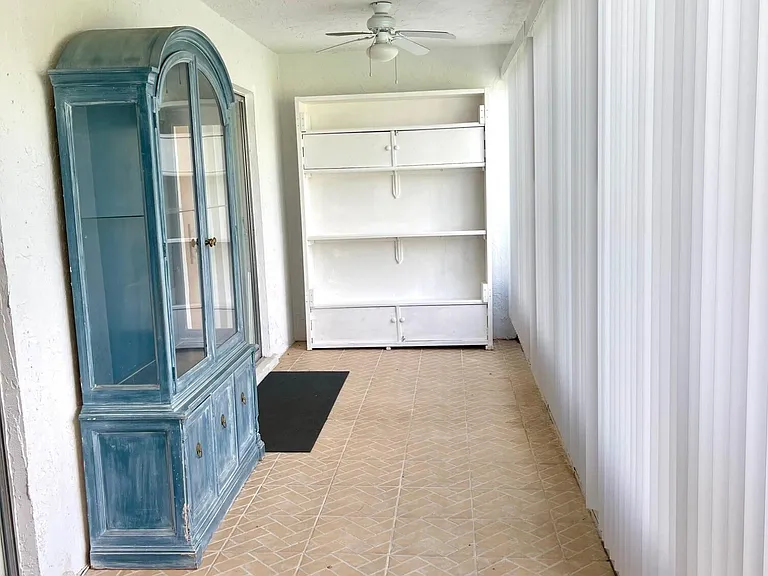 105 Oxford Ct #105-500 — Photo 13