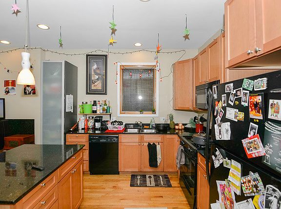 3rd image of 945 N Leavitt St #1N