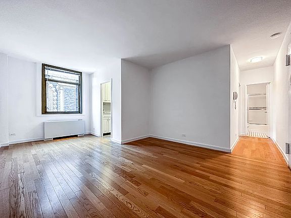 3rd image of 4 Park Ave APT 20M
