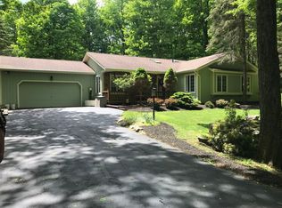 203 Tall Oak Dr, Pocono Lake, PA