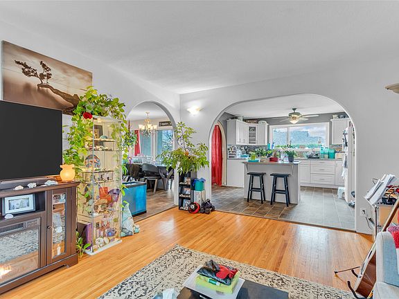 3rd image of 1270 Houghton Rd