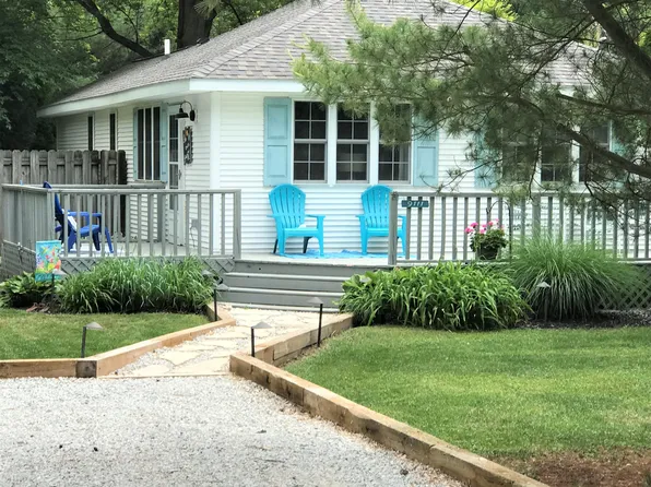 9111 Leo Ln, Lakeside, MI 49116