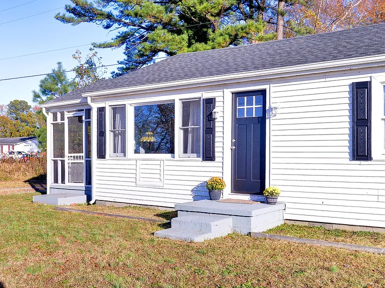 7331 Farmers Dr — Photo 4