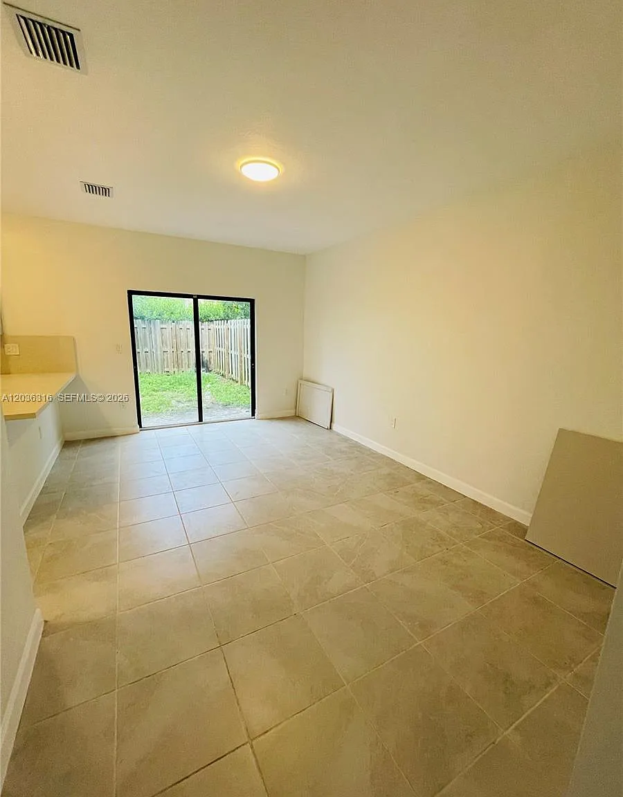 4 bed, 2.5 bath, 1612 sqft, $3,300 — Photo 4