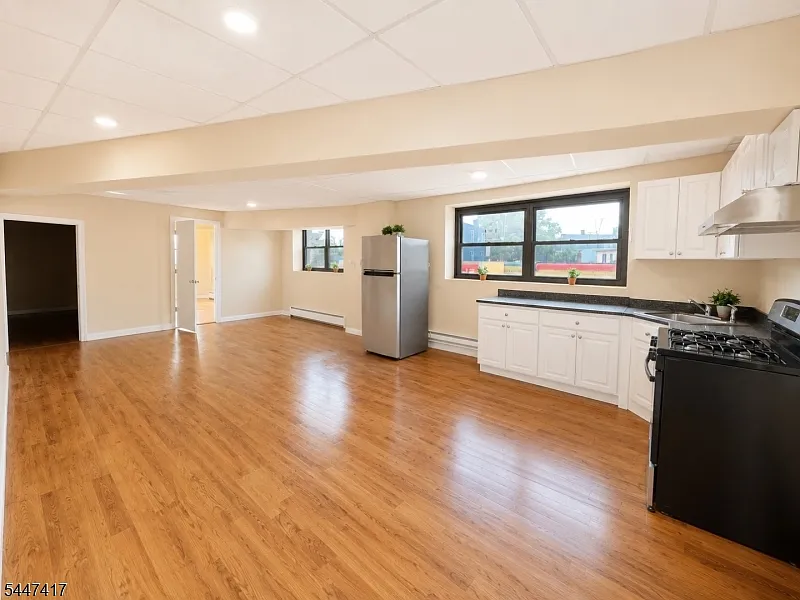 2 bed, 1.0 bath, $1,785 — Photo 2