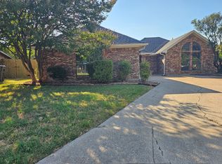 6300 Brownlee Ln, Arlington, TX 76018