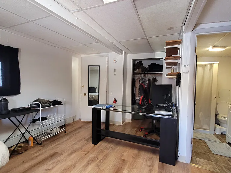 1128 Hess Ave #19 — Photo 5