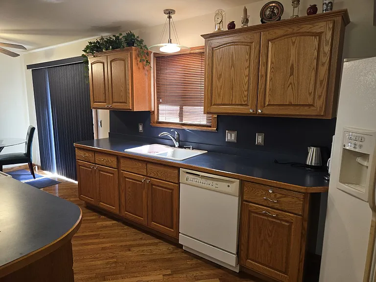 2340 Morton Ave — Photo 16