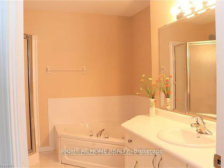 709 Silversmith St — Photo 8
