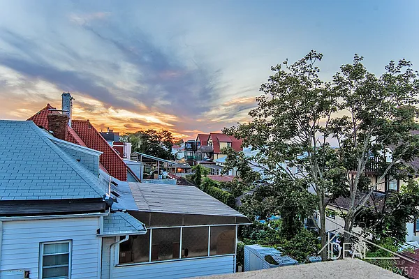 Sold by Ideal Properties Group | media 17