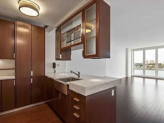 3rd image of 60 Riverside Blvd APT 1707