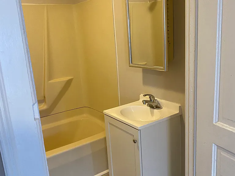 519 W Washington St #519 — Photo 6
