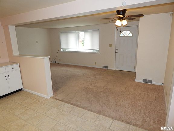 3rd image of 605 N Moss Ave