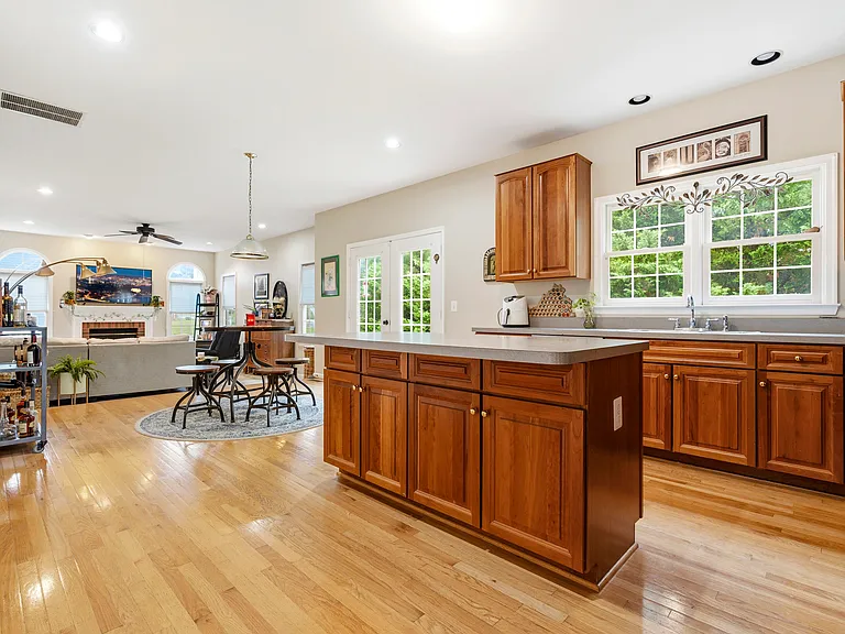 31 Palace Ln — Photo 10