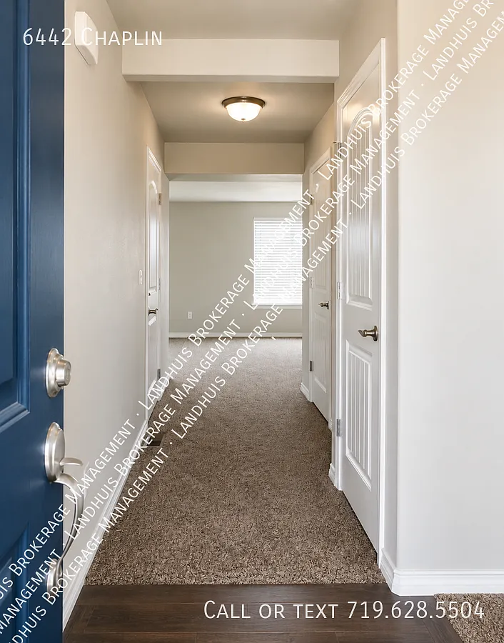 Spacious 5-Bedroom Home with Finished Walk-Out Basement — Photo 2