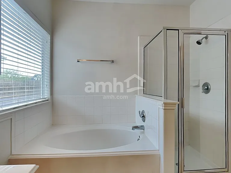 1052 Shadow Glenn Dr — Photo 13