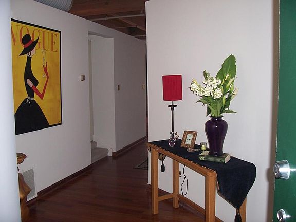 Walking into Unit furnished - Nice long entry