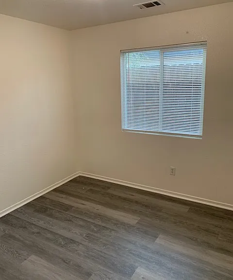 950 W McIntire Ave — Photo 15