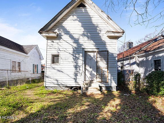 3rd image of 106 Ash Street E