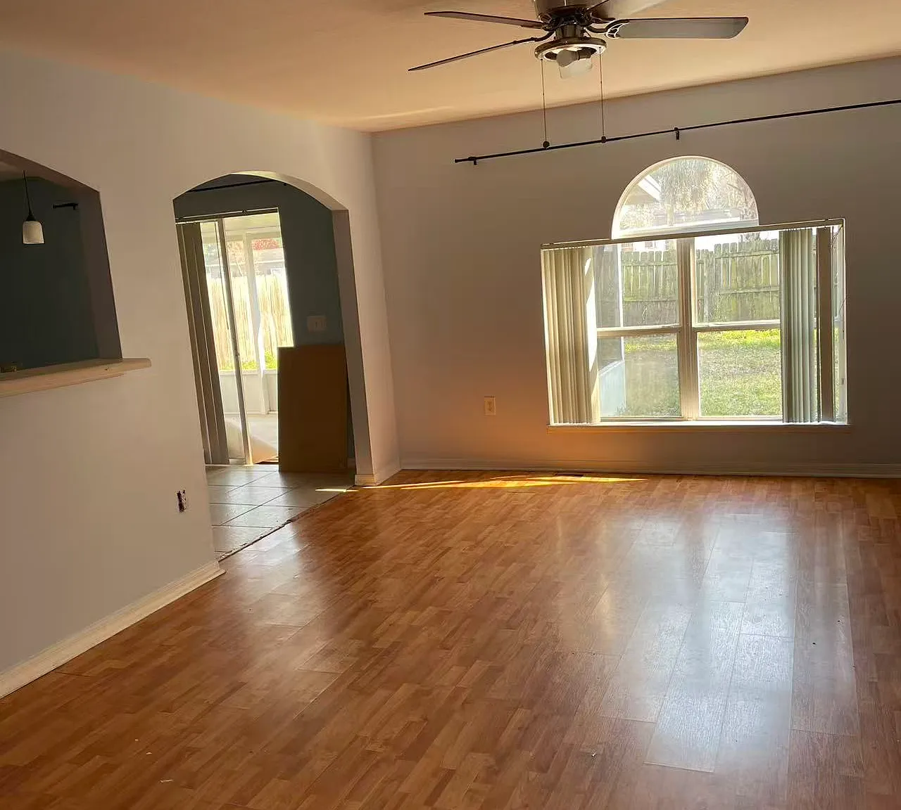 4 bed, 2.5 bath, 2352 sqft, $2,300 — Photo 3