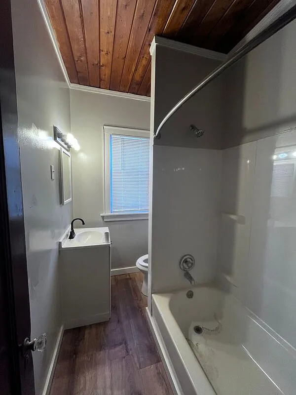 3 bed, 1.0 bath, 1248 sqft, $1,400 — Photo 2