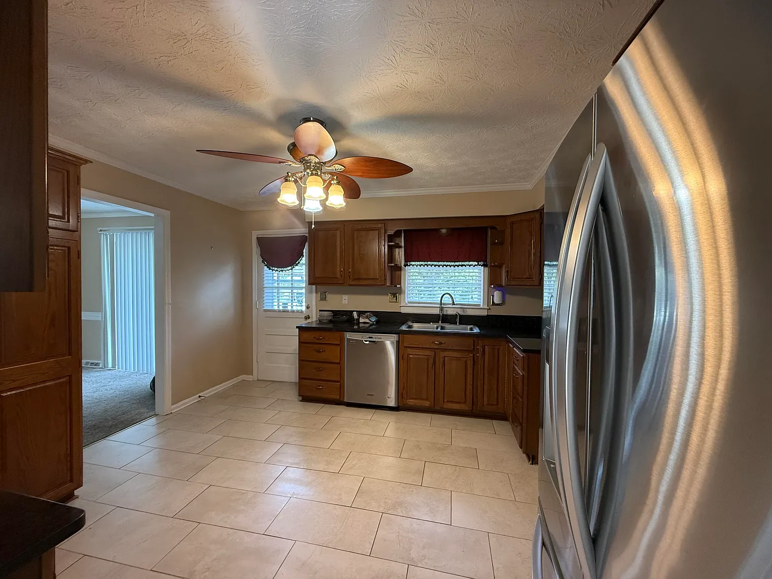 4 bed, 2.5 bath, 2250 sqft, $2,450 — Photo 4