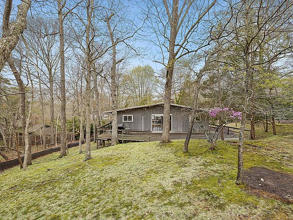 4th image of 4 Settlers Landing Ln