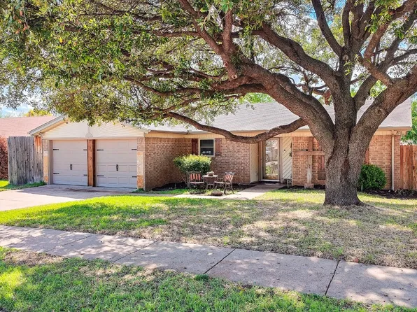 804 Ridgecrest Dr, Saginaw, TX 76179