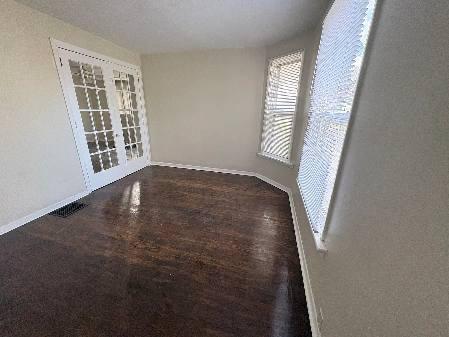 3 bed, 1.5 bath, 1211 sqft, $1,850 — Photo 4