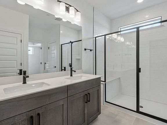4th image of 2725 Woodall Dr Unit 1804