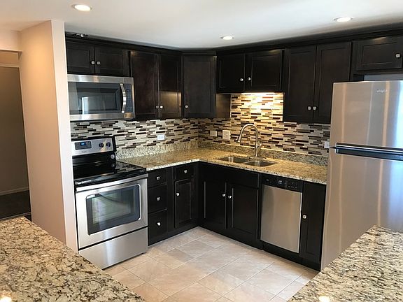 3rd image of 9731 Fox Glen Dr #5M