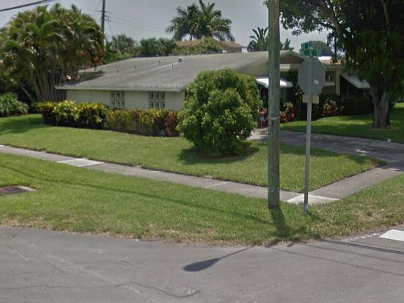 4th image of 712 NE 23rd Terrace