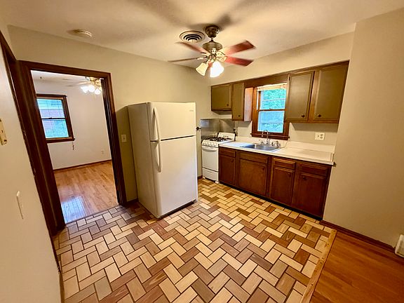 3rd image of 801 N McLean St APT 5
