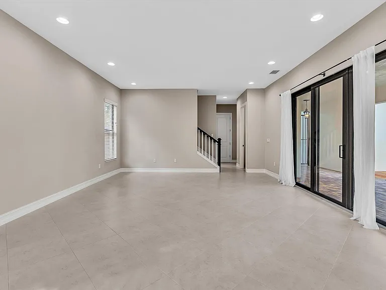 10630 SW 55th St — Photo 10