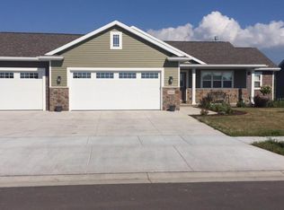 N9064 Papermaker Pass, Menasha, WI 54952