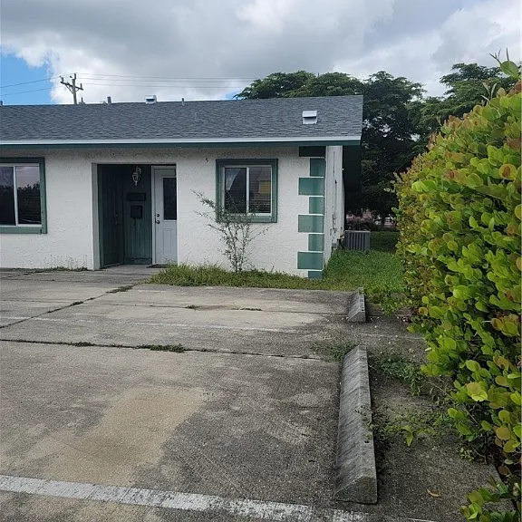 1014 Country Club Blvd #2 — Photo 1