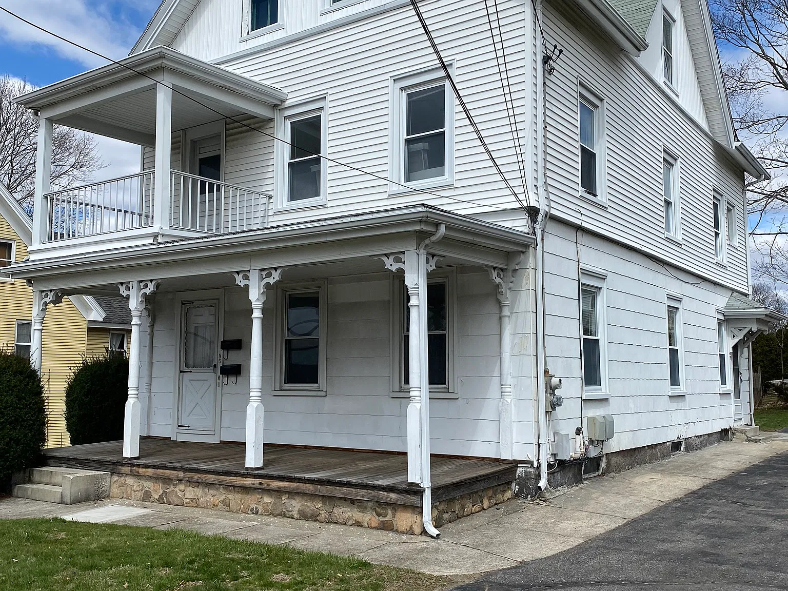 3 bed, 1175 sqft, $2,300 — Photo 2