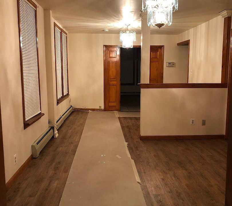 1st image of 20 Vernon Pl #1