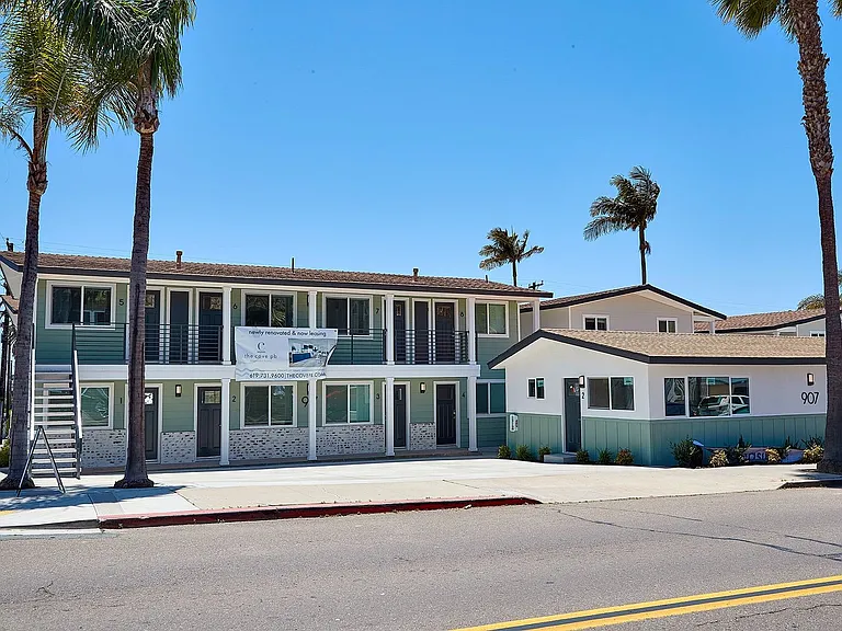 Newly Renovated Community 2 Blocks From The Beach! — Photo 31