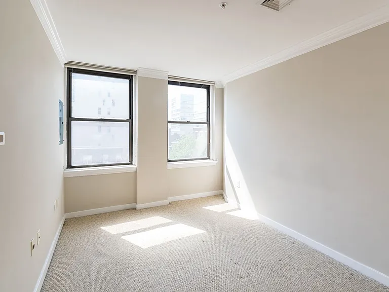 1939 Chestnut St #4B — Photo 7