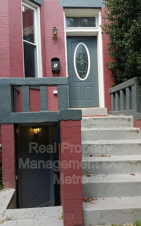 117 W St NW #2