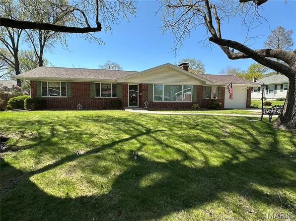 905 Kernon Dr, Belleville, IL 62223